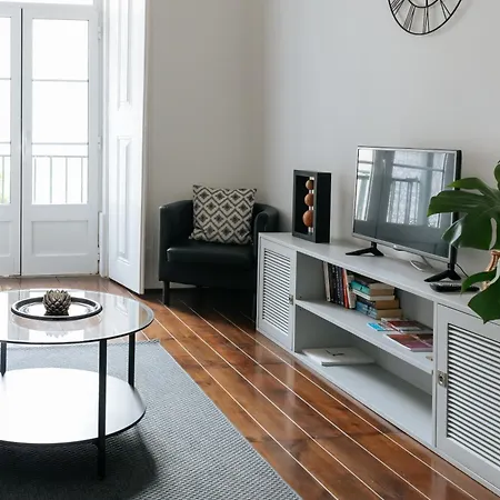 Diogo's Alcantara I By Mycelia Apartment