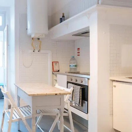 Diogo's Alcantara I By Mycelia Apartman