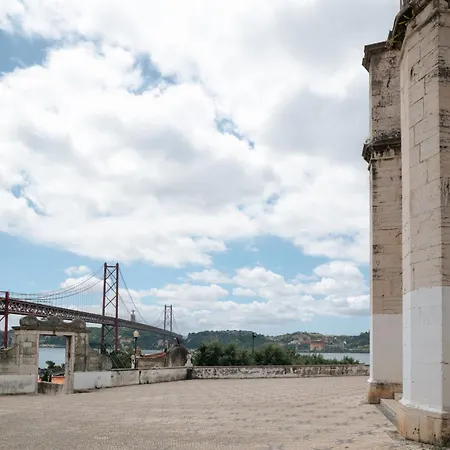Diogo's Alcantara I By Mycelia Apartmán